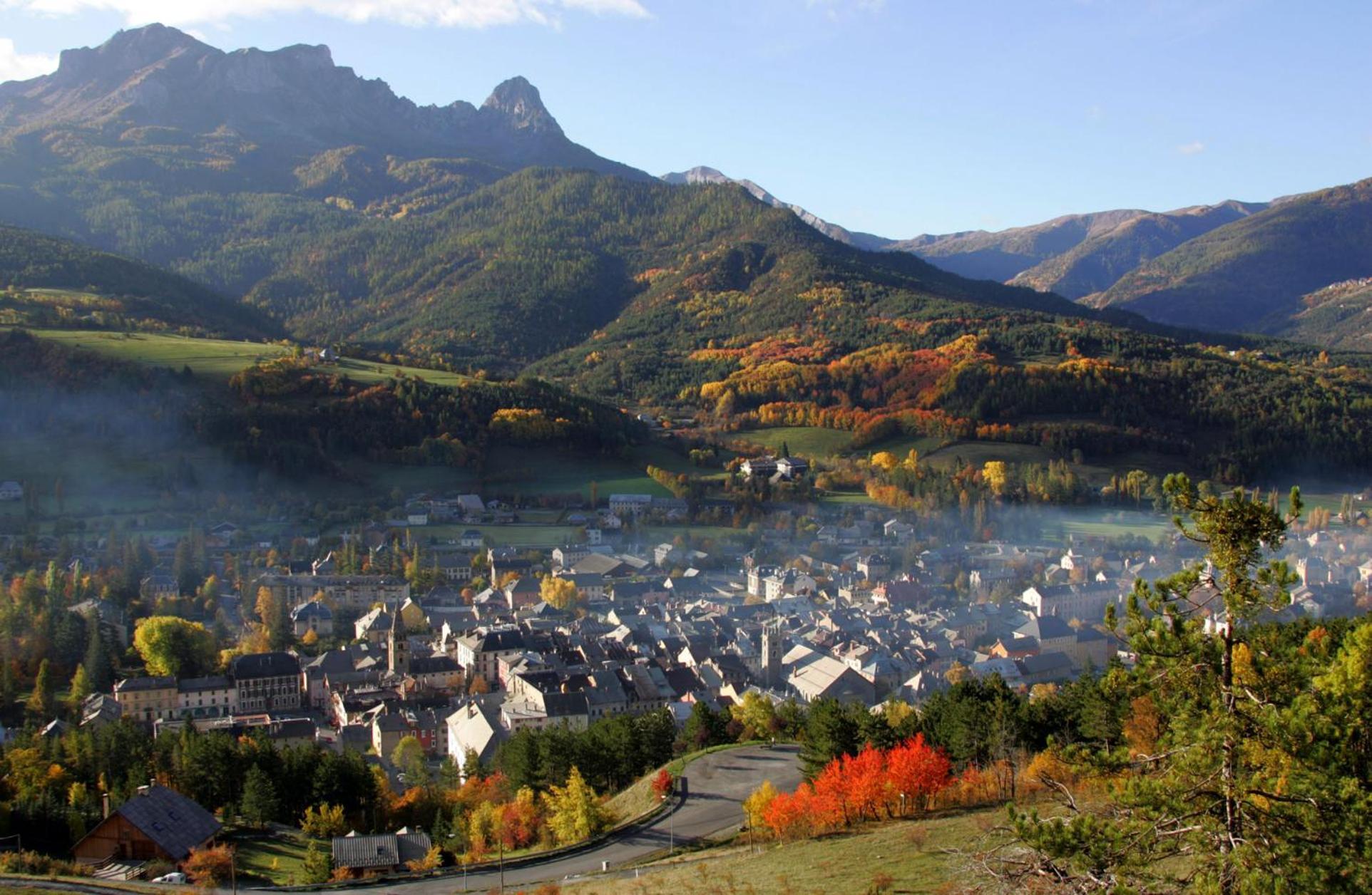 La Capitale - Les Gites De L Argile Barcelonnette Exterior photo